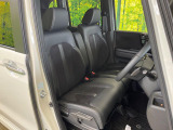 運転席シート廻りは使用感も少なく、良好な状態となっています後部座席も気になるようなキズ・汚れやへたり等、大きなダメージはなく、良好な状態です。。丁寧に使われていたことがよくわかりますね。