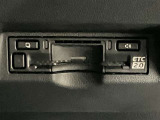 高速道路で便利な【ETC2.0】を装備しています。光ビーコン搭載で渋滞情報などナビゲーションと連動することで機能も充実いたします。他、観光施設に立ち寄るための高速料金割引サービス等もございます。