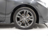 タイヤサイズは(215/45R17)で純正アルミホイールです。