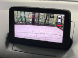 【バックカメラ】駐車時に後方がリアルタイム映像で確認できます。大型商業施設や立体駐車場での駐車時や、夜間のバック時に大活躍!運転スキルに関わらず、今や必須となった装備のひとつです!