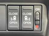 【両側パワースライドドア】スマートキーや運転席のスイッチで後席両側スライドドアの開閉が可能♪電動だから力を入れてドアを開ける必要が無く、小さなお子様でも簡単に開け閉めでき快適です♪