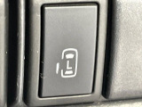 【パワースライドドア】スマートキーや運転席のスイッチでスライドドアの開閉が可能♪電動だから力を入れてドアを開ける必要が無く、小さいお子様でも、重い荷物を持っている時もラクに開け閉めできます♪