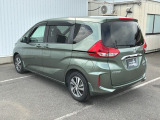 コンビネーションランプを高い位置に配置、後続車に見やすいデザインで安全にも配慮。