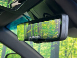 【デジタルインナーミラー】後席の大きな荷物や同乗者で後方が確認しづらい時でも安心!カメラが撮影した車両後方の映像をルームミラー内に表示。クリアな視界で状況の確認が可能です!
