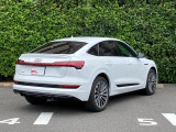 遠方へのご納車も承っております。 ご納車後は最寄のアウディ正規ディーラーで点検整備や保証修理が受けられます。