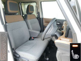 「かどまる四角」のデザインコンセプトのルークス!ヘッドレストまでも「かどまる四角」デザイン!運転席シートリフター(ラチェット式)で、座面の高さも調整ができます。シートヒーター付き!