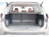 車体構造の見直しや、新型パワーリヤゲートの採用により、荷室幅および荷室開口部を拡大。サイズの大きな荷物の出し入れがしやすくなっております。