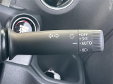 【オートライト(AUTO)】外の明るさをシステムが感知して、自動でヘッドライトが点灯します。ヘッドライトをつけ忘れを防ぐ便利機能です。