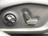 ●パワーシート:シート位置の&ldquo;前後と背もたれの&ldquo;角度の微調整が可能となります。手動設定のシートよりも、より細やかな設定ができるのがポイントです。