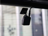 【純正ドラレコ前後付き】あおり運転対策や万が一のトラブル時にも安心できる、今や必須の人気装備です。