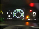 とっても見やすいメーターです。夜間時はラグジュアリーな気分にさせてくれる照明が魅力ですので、夜のドライブも楽しみになりますよ♪