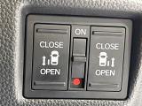 【両側パワースライドドア】スマートキーや運転席のスイッチで後席両側スライドドアの開閉が可能♪電動だから力を入れてドアを開ける必要が無く、小さなお子様でも簡単に開け閉めでき快適です♪