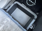 助手席シートアンダーボックス☆MAX2kgまで載せれます☆前からも後ろからも引き出し可能です★