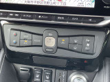 一年中快適にドライブをお楽しみいただけるフルオートエアコンを装備♪