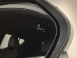 ブラインドスポットモニター(BSM)を装備しています。隣を走る車両が死角に入るとミラー内LEDインジケーターが点灯。さらに、ウィンカーを出すとインジケーターが光って点滅して注意を促してくれます。