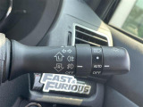 【オートライト(AUTO)】外の明るさをシステムが感知して、自動でヘッドライトが点灯します。ヘッドライトをつけ忘れを防ぐ便利機能です。