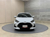 お車購入のポイントとなるフロントマスクです!シャープな目つきが印象的なデザインのヘッドランプです。