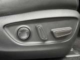パワーシート搭載。微妙な調整が手軽にでき、最適なポジションで運転することが可能です。