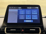 ディスプレイオーディオを装備。スマホと車をつなぐことで、これまでのナビに加えていろんなサービスが楽しめます。