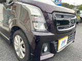 【LEDヘッドライト】悪天候や夜間走行時も良好な視界を確保し安心して運転できる高輝度LEDヘッドライトを装備!点灯速度が早く、消費電力も抑えられています。