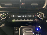 オートエアコンなので車内で快適に過ごせます。