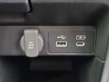 電源ソケットとUSB入力