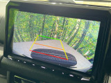 【バックカメラ】駐車時に後方がリアルタイム映像で確認できます。大型商業施設や立体駐車場での駐車時や、夜間のバック時に大活躍!運転スキルに関わらず、今や必須となった装備のひとつです!