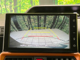 【バックカメラ】駐車時に後方がリアルタイム映像で確認できます。大型商業施設や立体駐車場での駐車時や、夜間のバック時に大活躍!運転スキルに関わらず、今や必須となった装備のひとつです!