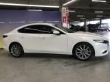 エンジンルーム、室内、クリーニング済みです。厳選したお車を屋内展示場にて展示中☆車両品質には自信がございます!ぜひ一度ご来店ください!!