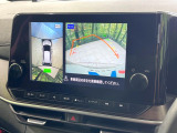 【アラウンドビューモニター】専用のカメラにより、上から見下ろしたような視点で360度クルマの周囲を確認することができます☆死角部分も確認しやすく、狭い場所での切り返しや駐車もスムーズに行えます。