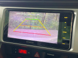 【バックカメラ】駐車時に後方がリアルタイム映像で確認できます。大型商業施設や立体駐車場での駐車時や、夜間のバック時に大活躍!運転スキルに関わらず、今や必須となった装備のひとつです!
