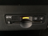 ETCがついています。高速道路の料金所の通過も楽々です。 カードの取り出しもしやすい場所についています。