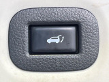 【パワーバックドア】スマートキーや運転席のボタンを押すだけでリアゲートが自動で開閉します!荷物を持っている時や、高い位置にあるバックドアを閉める際に便利な機能です♪