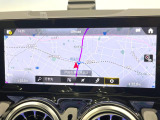 ●純正ナビ:一体感のあるナビは、高級感ある車内を演出してくれます。オーディオ機能も充実しておりますので、運転もより楽しめます♪
