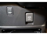 センターロアにはUSB充電器や様々な電気製品の電源供給ポートとしてアクセサリーソケットが装備されています。MAX3Kgのコンビニフックも備えています。