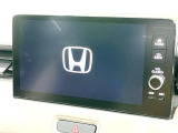 【メーカー純正ナビ】インテリアに溶け込むスタイリッシュな「専用設計」メーカーナビを装備♪視認性や操作性など基本性能にも優れ、より上質なカーライフをお楽しみいただけます。