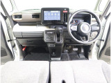 想像以上の広さで、毎日の運転がもっと快適に!みんなくつろげる心地よい室内空間です。