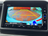 【バックカメラ】駐車時に後方がリアルタイム映像で確認できます。大型商業施設や立体駐車場での駐車時や、夜間のバック時に大活躍!運転スキルに関わらず、今や必須となった装備のひとつです!