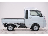 県内13店舗にて常時500台以上ダイハツ車を展示中です。見て、触って、納得のいく一台をぜひ見つけてください。