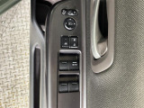 【パワーウインドウ】運転席のスイッチで、各席の窓ガラスの開閉ができます!あると便利ですよね!