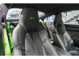 シートヒーター搭載で、寒い時期でも素早く快適に、運転をお楽しみいただけます。