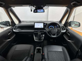 運転席周辺の様子です☆ オーディオ周りやメーター類の位置など、ご確認下さいね♪
