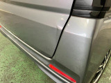 バックドアにへこみがあります。