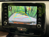 【バックカメラ】駐車時に後方がリアルタイム映像で確認できます。大型商業施設や立体駐車場での駐車時や、夜間のバック時に大活躍!運転スキルに関わらず、今や必須となった装備のひとつです!