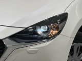 【LEDヘッドライト】悪天候や夜間走行時も良好な視界を確保し安心して運転できる高輝度LEDヘッドライトを装備!点灯速度が早く、消費電力も抑えられています。