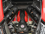 V8 ツインターボエンジンからは780cv、3基のモーターからは220cvを出力し、システム合計出力は1000cvとなります。
