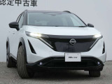 アダプティブLEDヘッドライト。フロントカメラで前方の状況を検知し対向車や先行車に眩しい思いをさせることなく必要なところだけを遠くまで照射します。