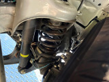 お車を安心してお乗りいただく為には、足回りの定期点検が欠かせません。サービスサポート(有償保証)では無料点検もご提供しており、安心のカーライフをお過ごしいただけるサポート体制が整っています。