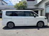中古車といえど見た目はパリッと美しく!各種薬剤や研磨機器を使い分けてボディ細部までツヤツヤに仕上げます。ご購入時にはボディコーティング施工をセットでご注文がおすすめです♪