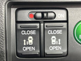 【両側パワースライドドア】スマートキーや運転席のスイッチで後席両側スライドドアの開閉が可能♪電動だから力を入れてドアを開ける必要が無く、小さなお子様でも簡単に開け閉めでき快適です♪